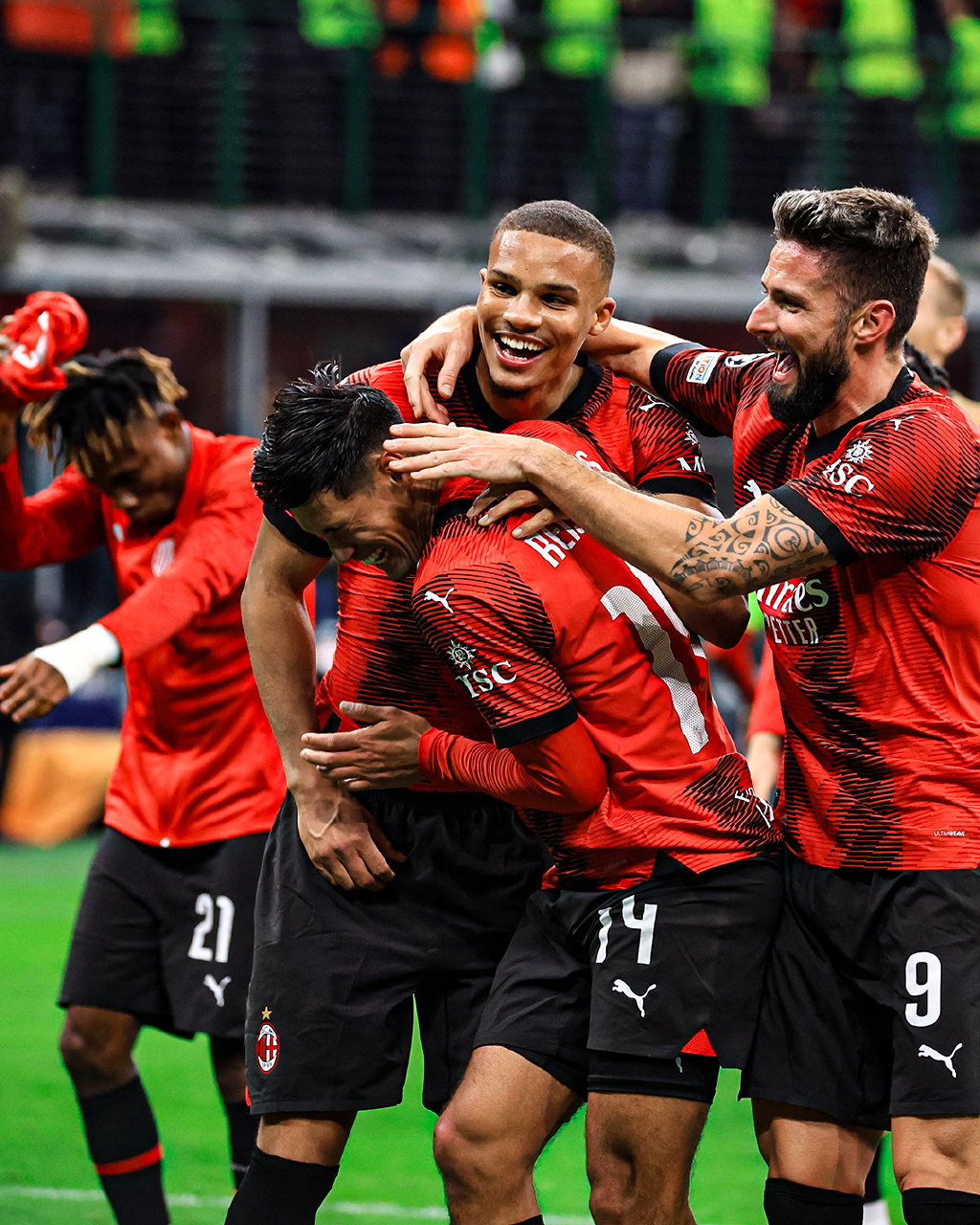 巴黎爆冷AC米兰，德利赫特统治全场的简单介绍