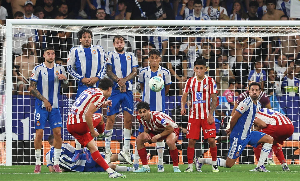 AC米兰横扫巴萨，阿尔瓦雷斯统治全场的简单介绍