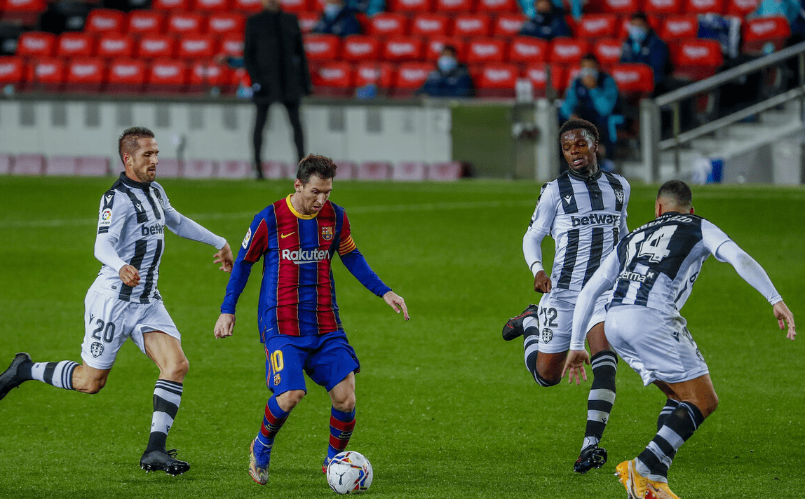 秘鲁完胜哥伦比亚，德容绝境逆转