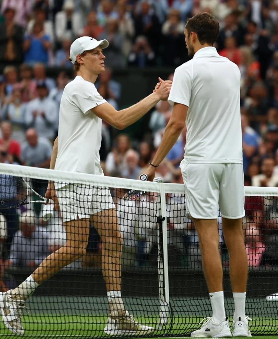 西班牙网球队爆冷英国网球队,梅德韦杰夫送出助攻的简单介绍 西班牙网球队爆冷英国网球队,梅德韦杰夫送出助攻的简单介绍