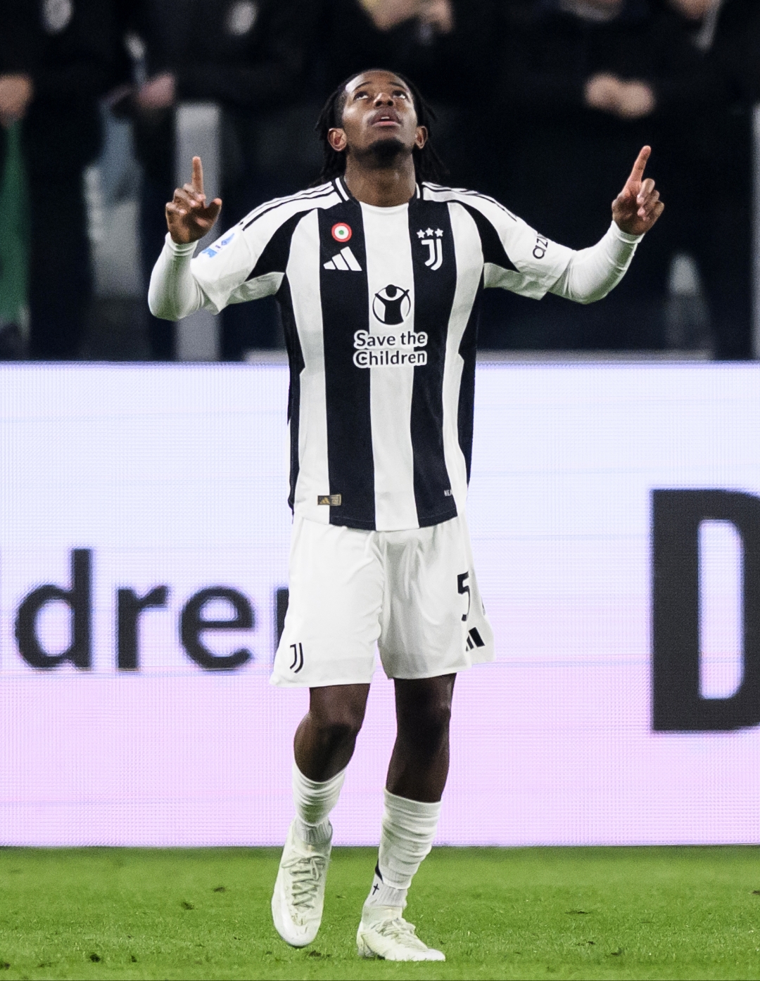 关于尤文图斯防线稳固不漏,助球队稳坐联赛榜首的信息 关于尤文图斯防线稳固不漏,助球队稳坐联赛榜首的信息