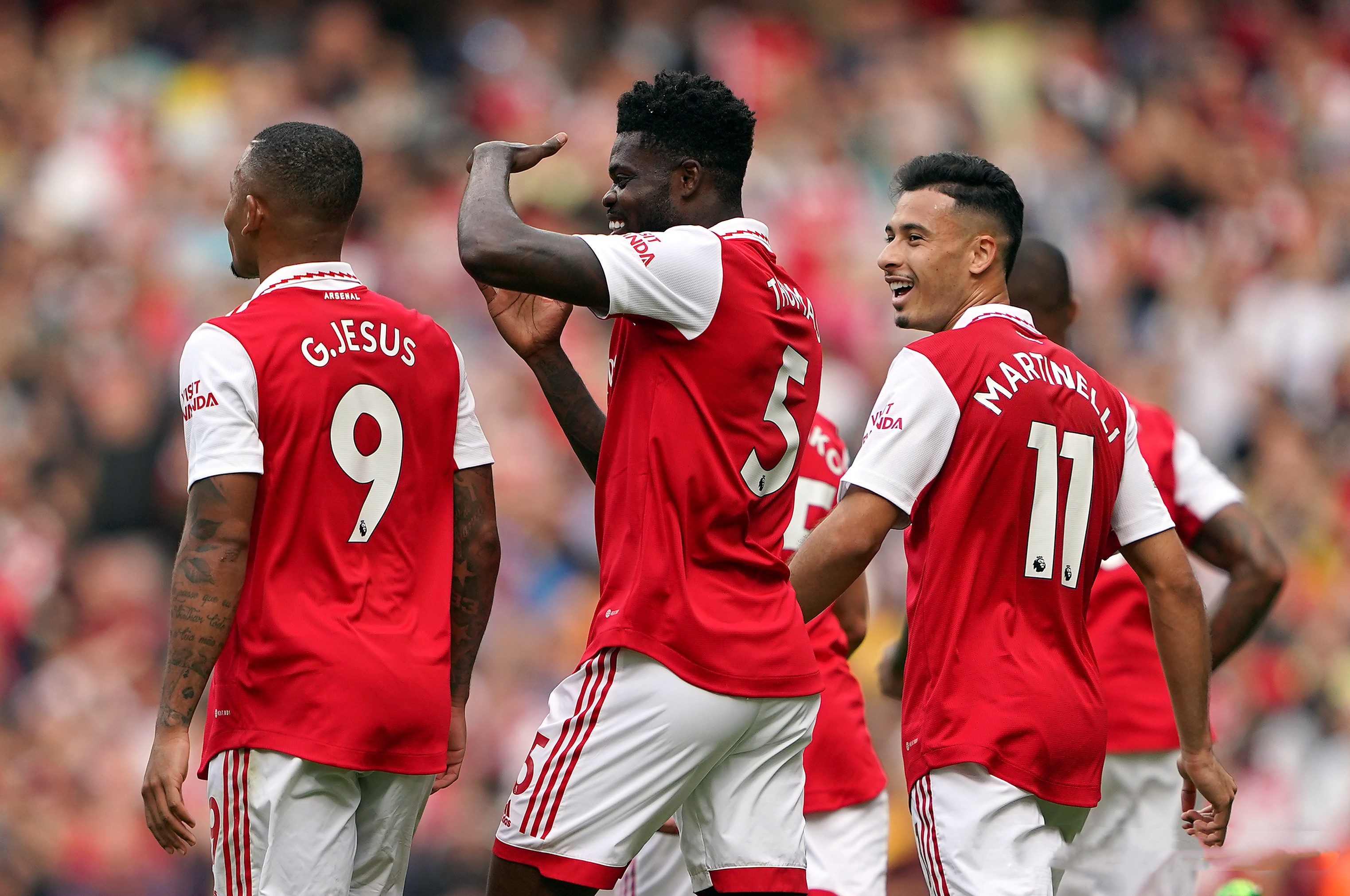 关于阿森纳前锋速度飞快轻松突破对手的信息