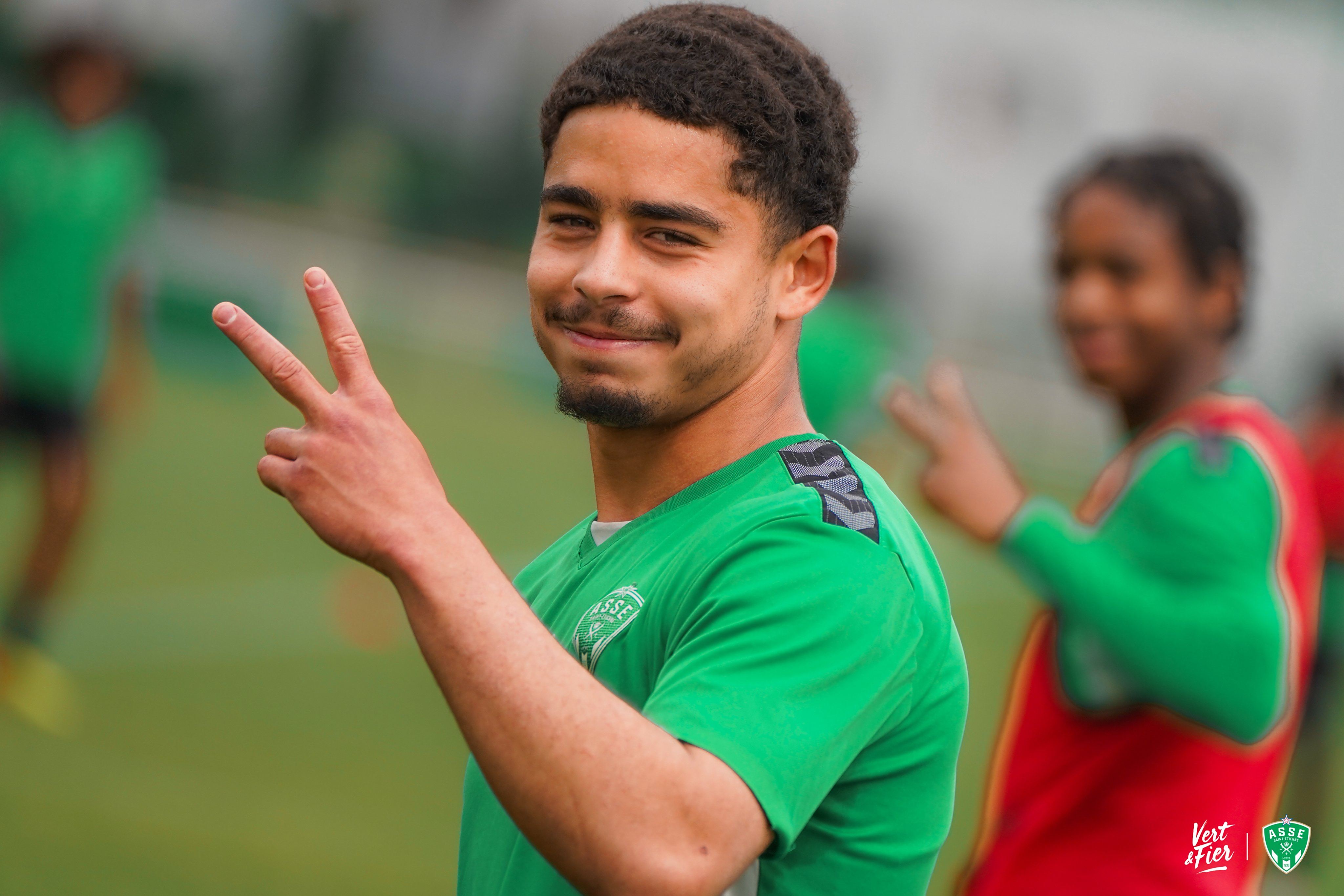 包含圣埃蒂安主场力保不败，积分稳健的词条