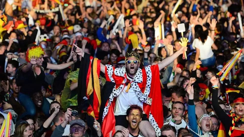 关于北美篮球俱乐部揭幕仪式盛大举行，引发球迷狂欢的信息