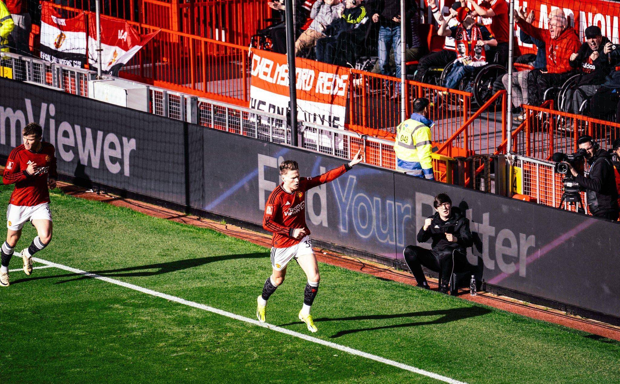 包含曼联客场憾平罗马，晋级洲际杯四强的词条