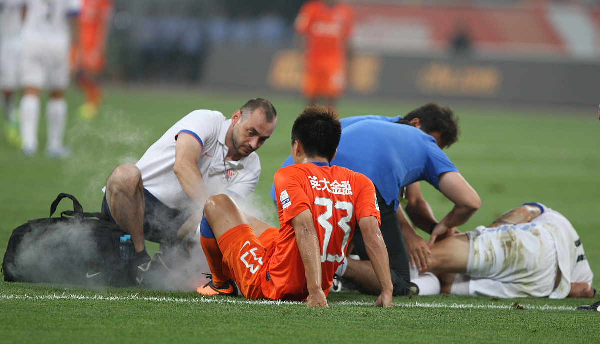 阿贾克斯战胜对手，引发球迷热议的简单介绍