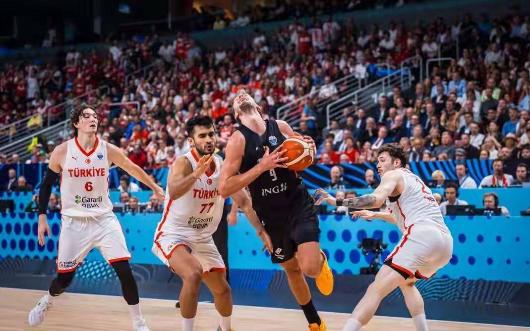 包含欧国杯赛中球场实力悬殊,巅峰对决的词条 包含欧国杯赛中球场实力悬殊,巅峰对决的词条