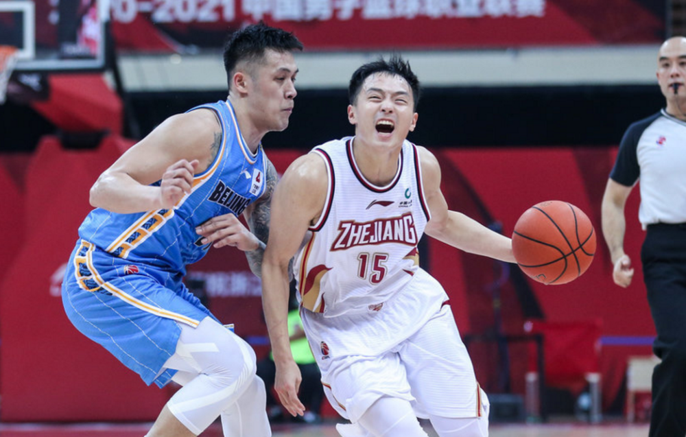 包含山东男篮连胜，稳坐榜首位置的词条