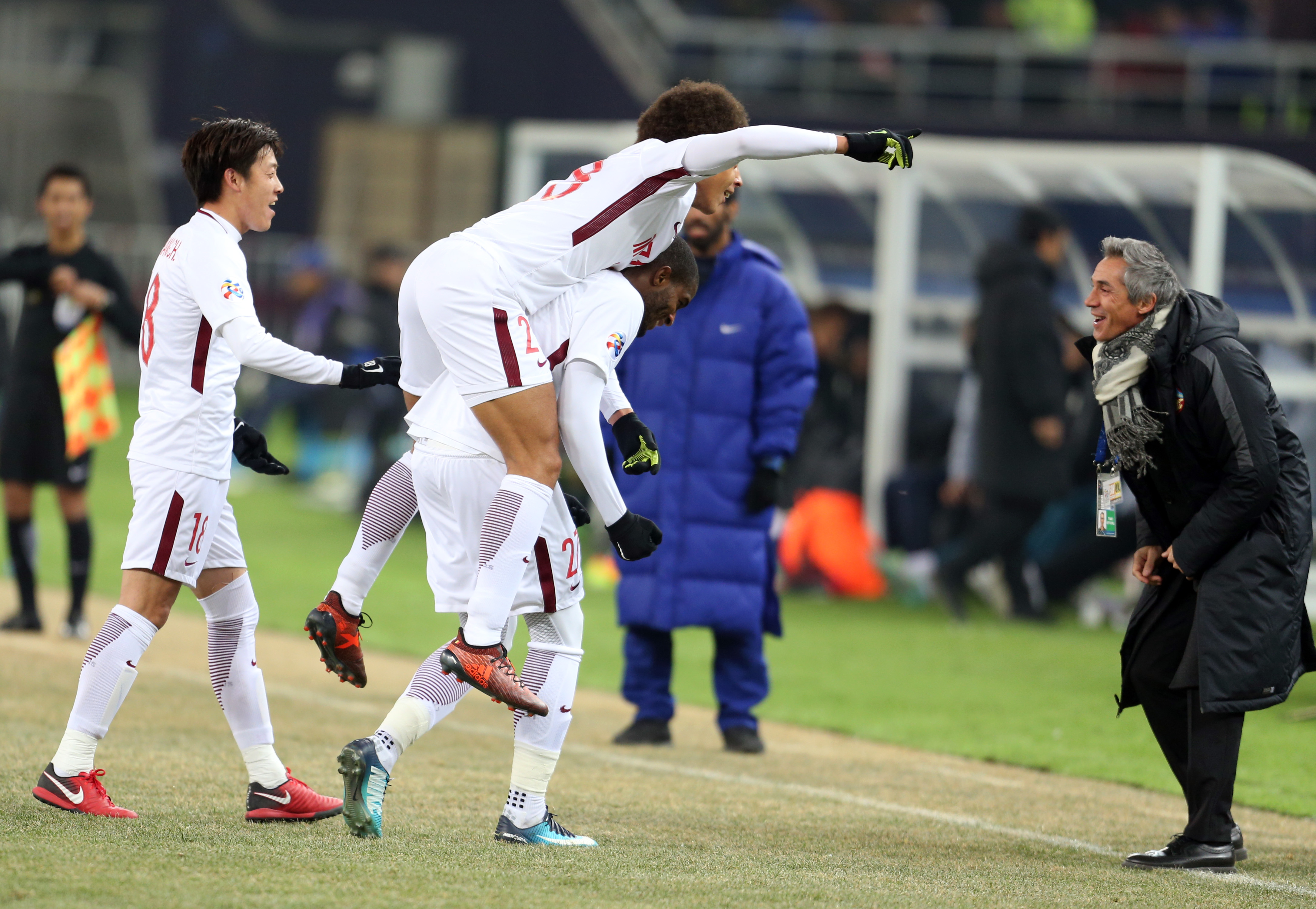 包含新德里权健队加强训练，备战亚冠胜者组比赛的词条