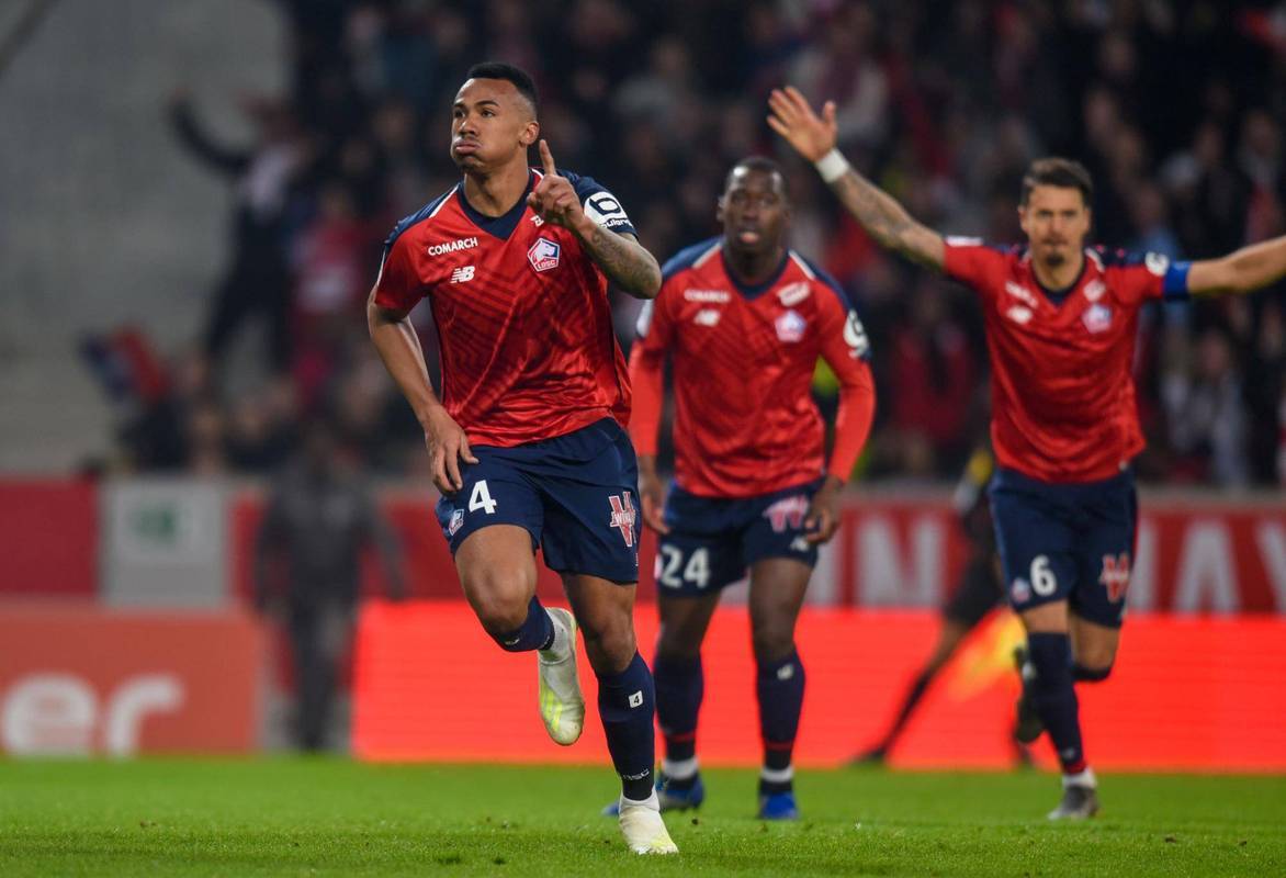 包含里尔客场逆转波尔多，法甲争冠形势看涨的词条