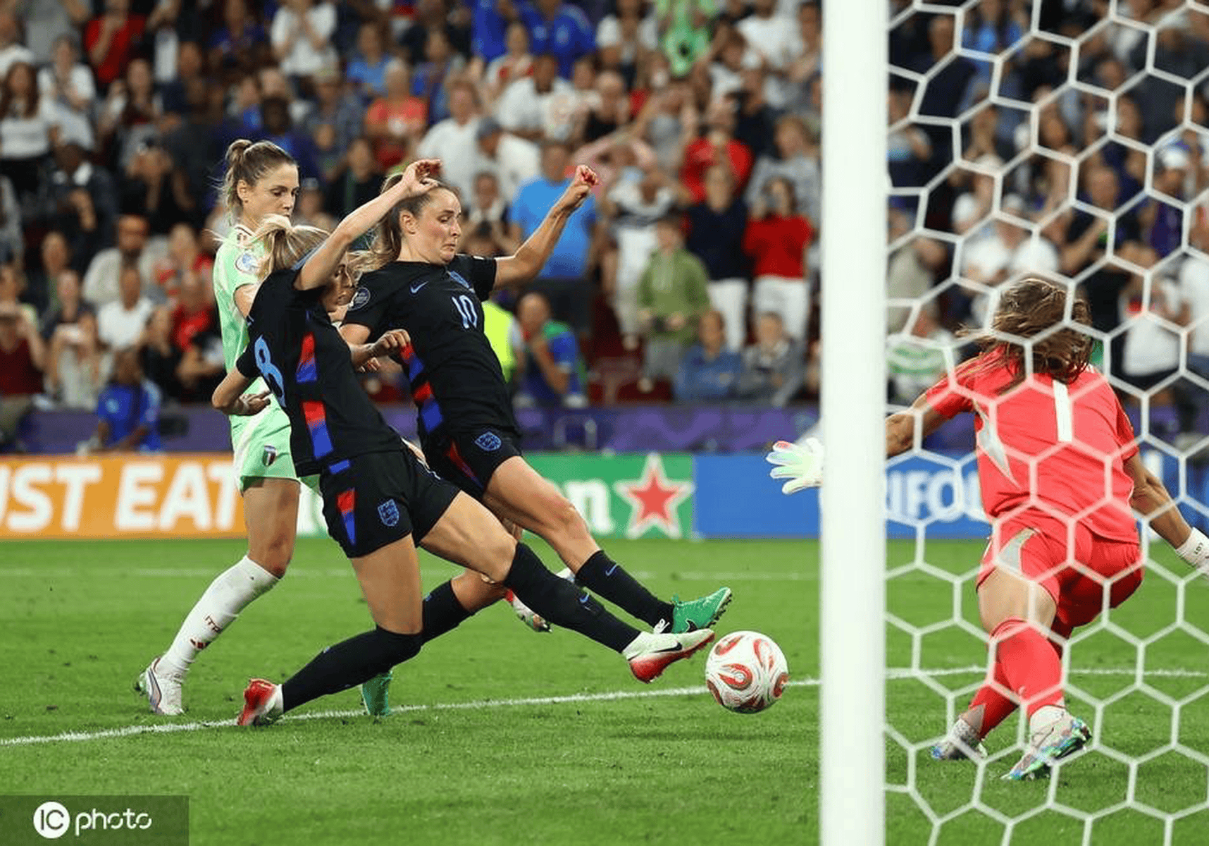 瑞士女足凭实力闯入决赛圈！的简单介绍