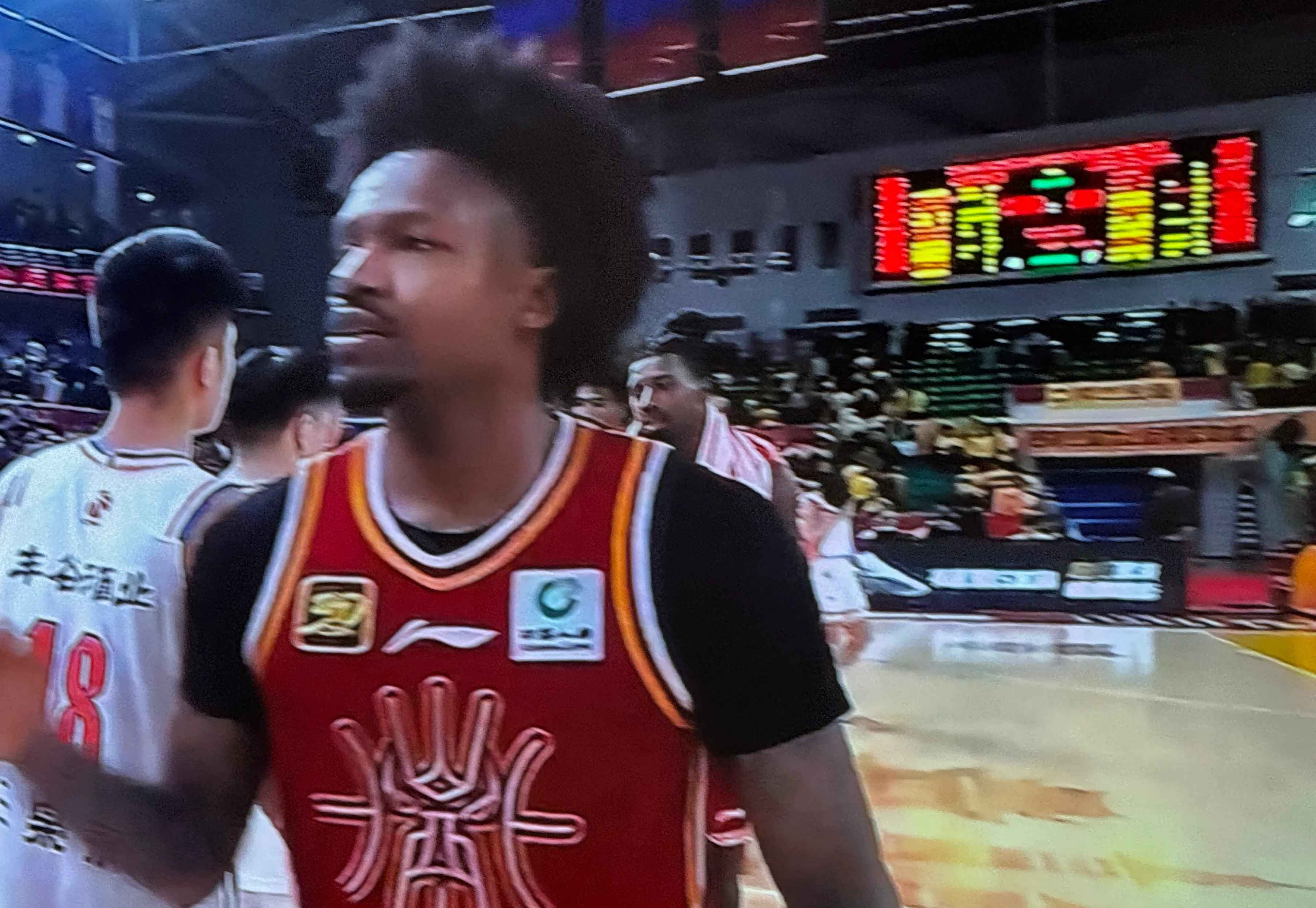 著名篮球教练因健康问题暂停执教的简单介绍