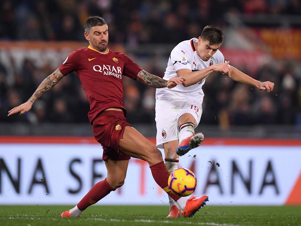 包含罗马客场战胜AC米兰，继续保持不败战绩的词条