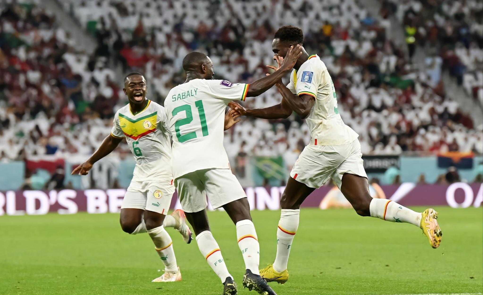 开云体育app-非洲球员助球队逆转，赢得关键胜利的简单介绍