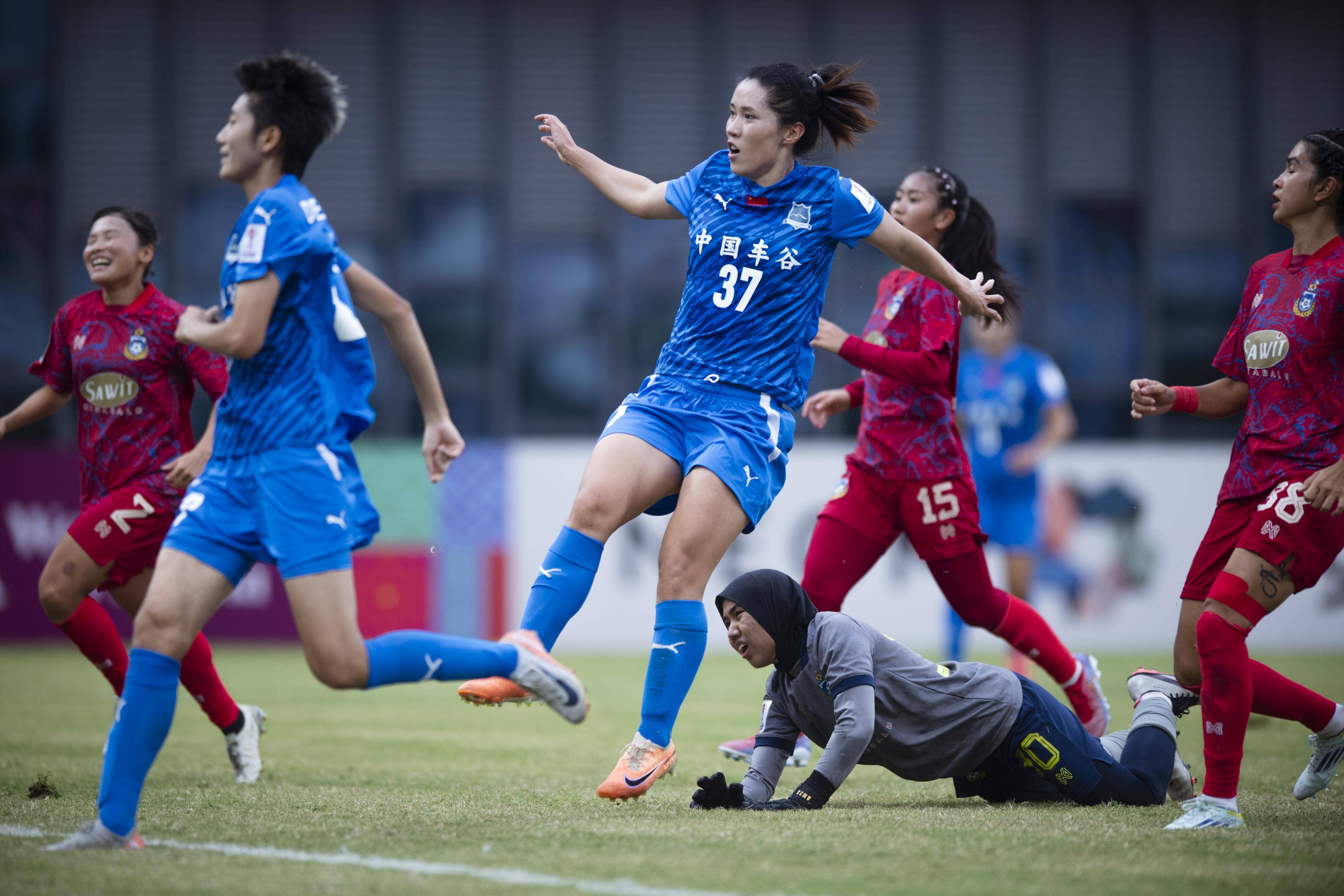 包含武汉女足战胜对手，卫冕机会大增的词条