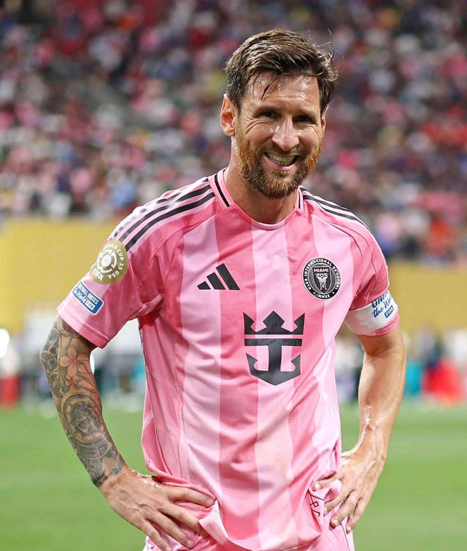 梅西帽子戏法，巴萨狂胜对手的简单介绍