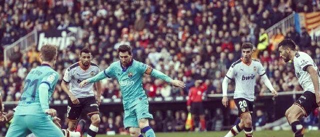 巴萨意外失利，球迷们心情沮丧的简单介绍