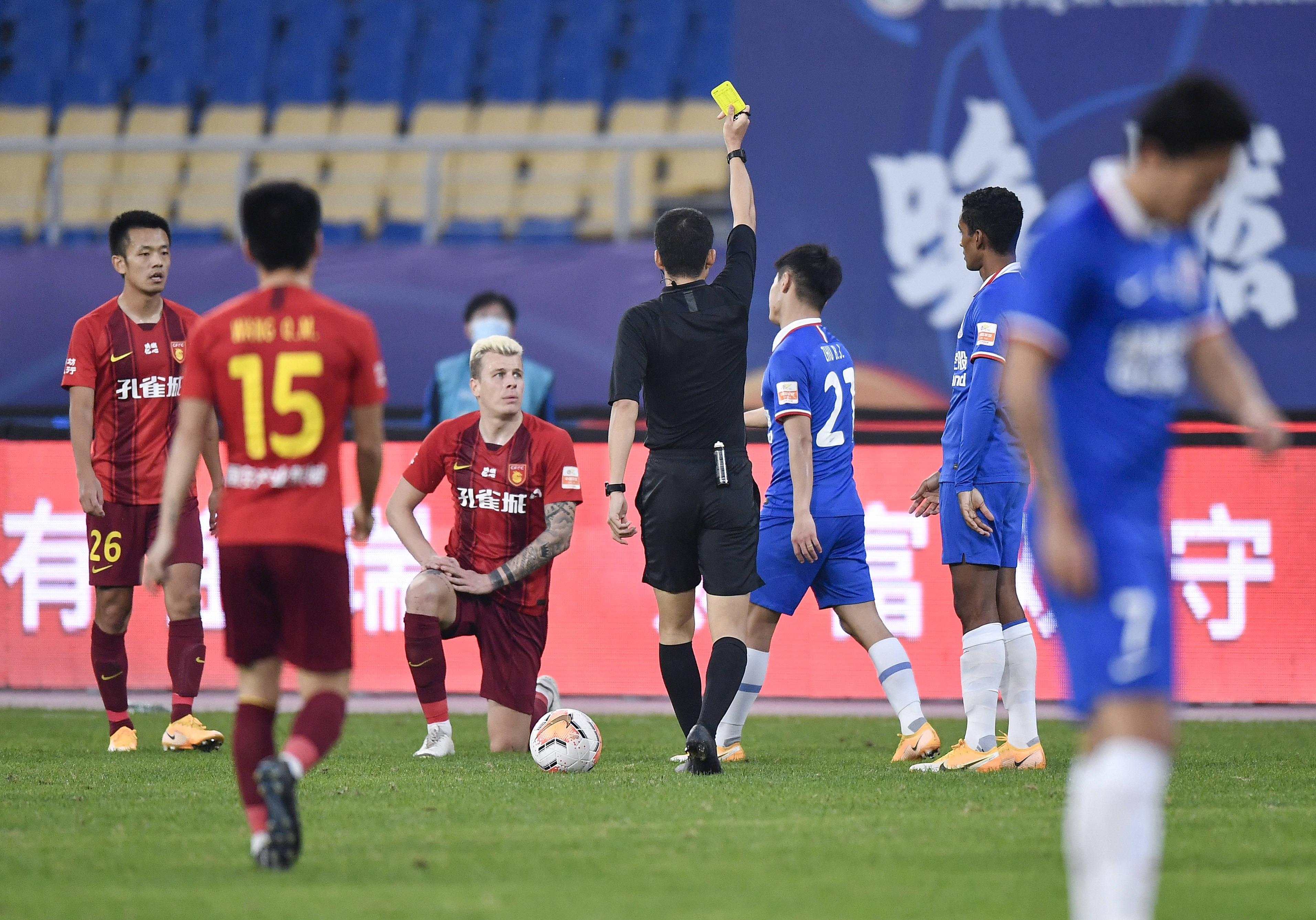 包含申花主场力克华夏，迎来连胜的词条