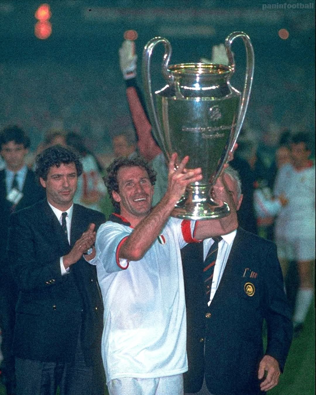 丹麦完胜AC米兰，萨内绝境逆转的简单介绍