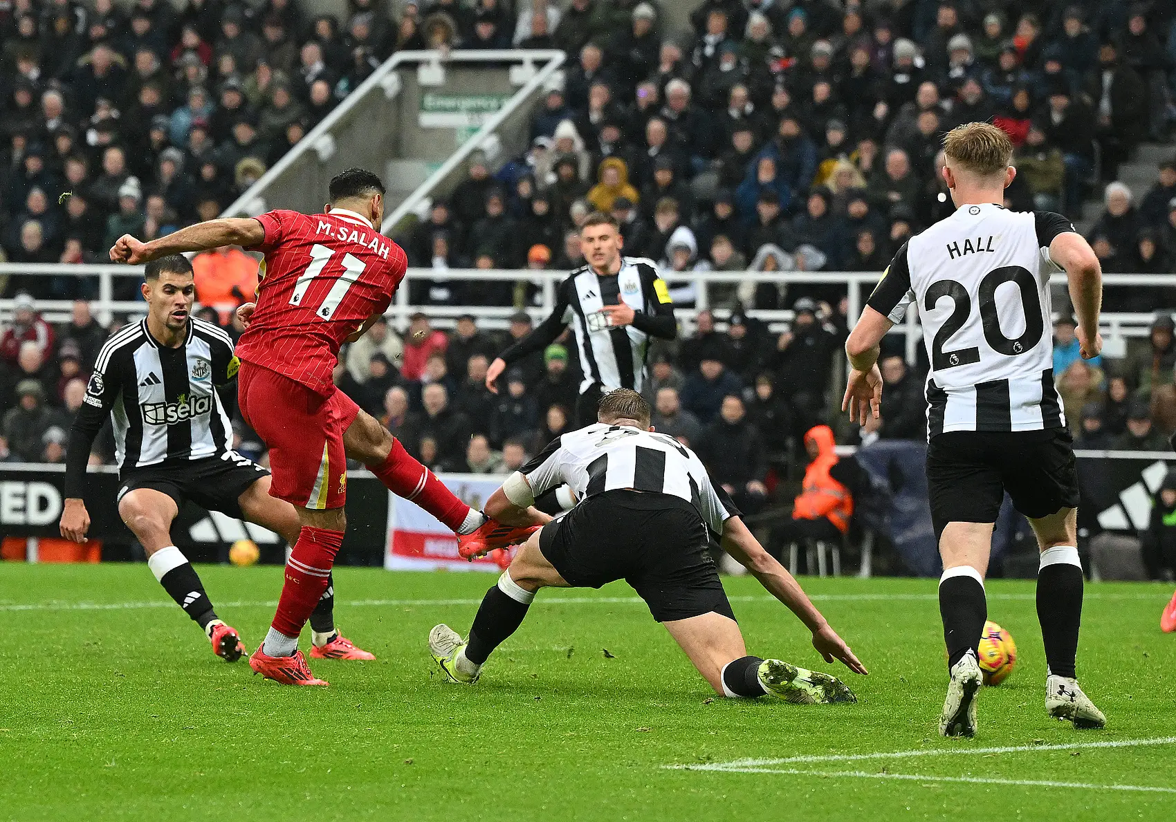 开云体育中国-英格兰鏖战摩洛哥，萨内扛起全队的简单介绍