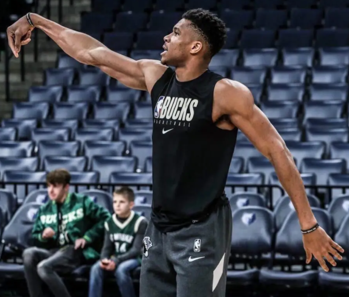 包含福建队险胜青岛队，字母哥点燃赛场的词条